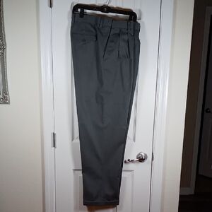 L.L. Bean Men's Comfort Waist Gray Pleated Pants Size 35/32 w/Cuffs Dress/Casual